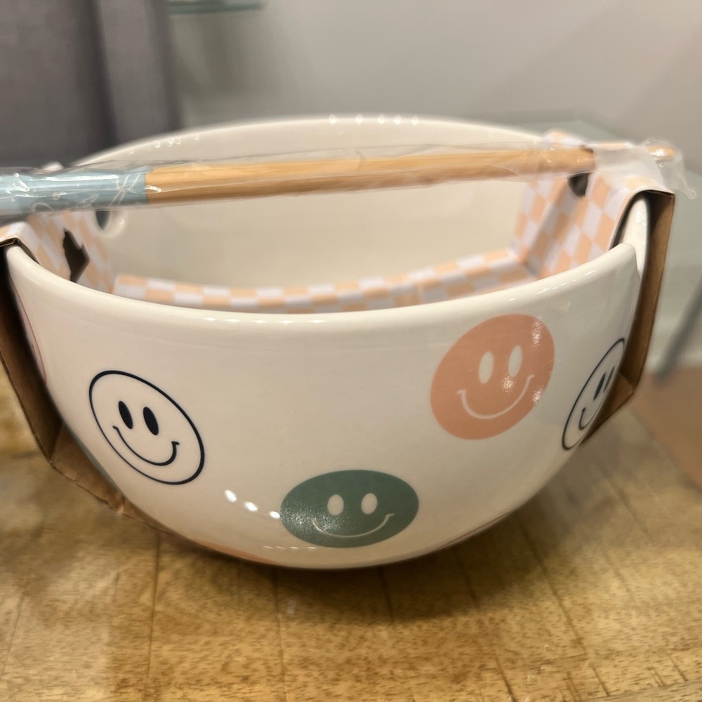 Happy smiley faces Noodle bowl